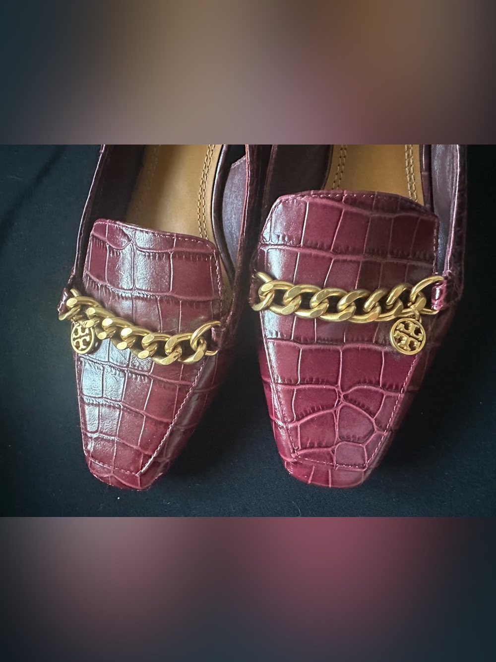 Tory Burch Benton charm Burgundy Croc-Embossed Slingback Loafers With Gold Chain - Picture 16 of 16